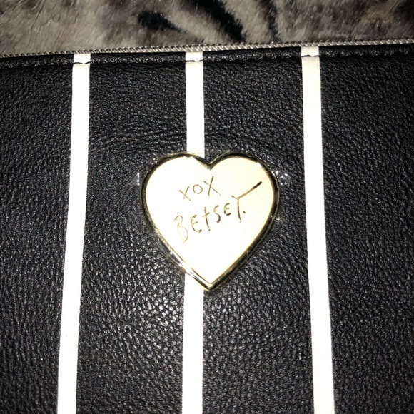 ✨ Betsey Johnson ✨ - Picture 2 of 8